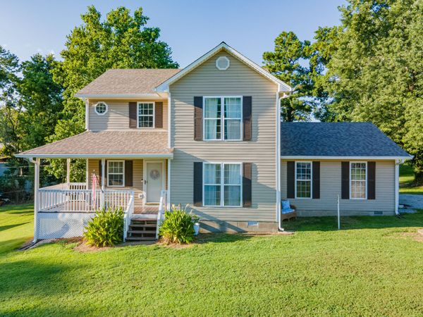 303 Borum Ave, Hohenwald, TN 38462