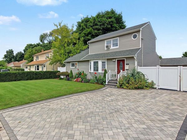 95 E Booker Avenue, Wyandanch, NY 11798