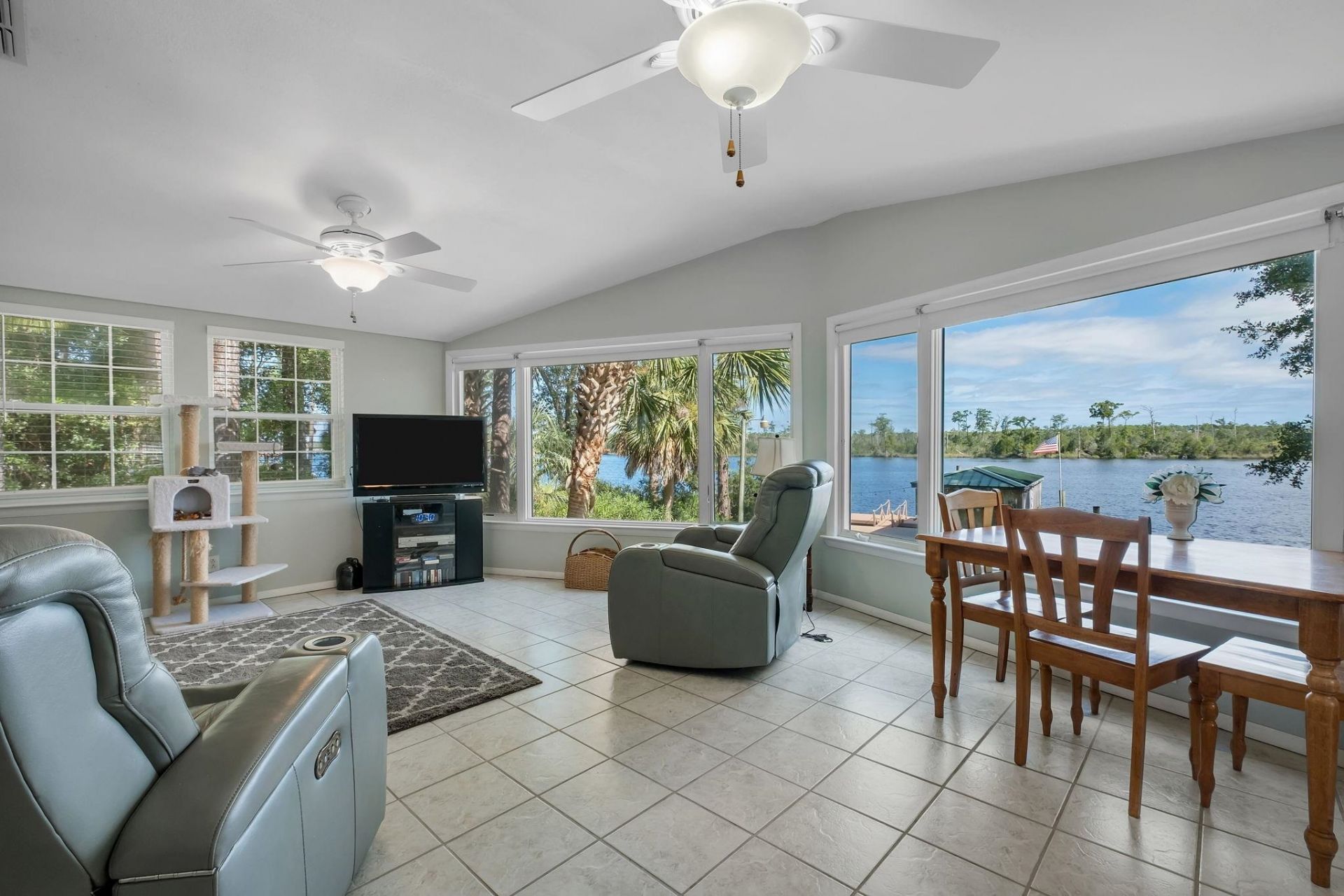241 Rio Vista Drive, Sopchoppy, FL 32358 Photo