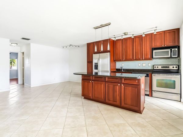 2895 NE 32ND Street, Unit 207, Fort Lauderdale, FL 33306