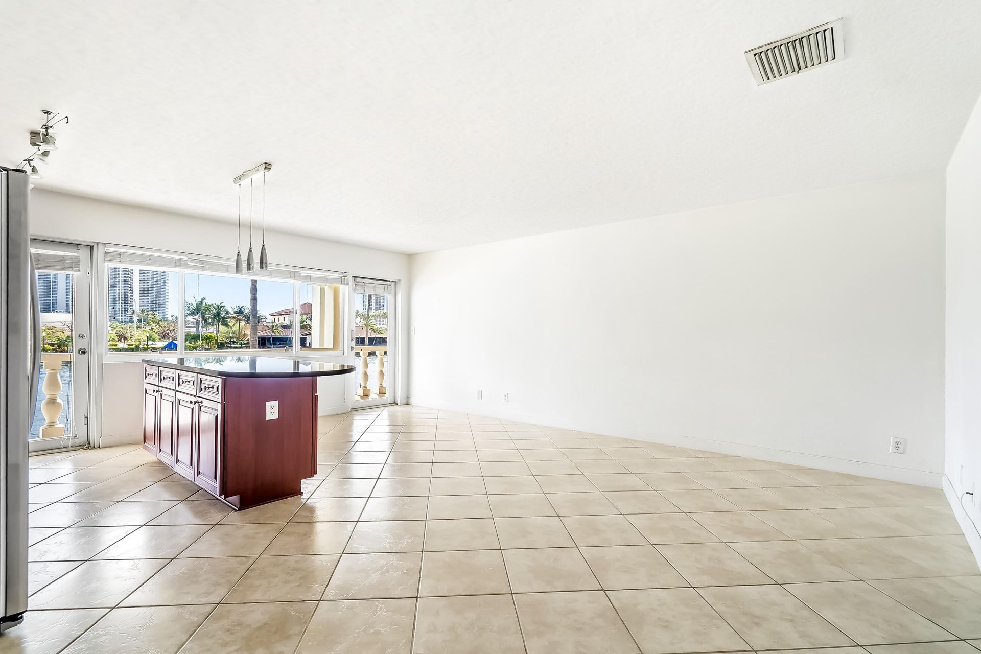 2895 NE 32nd Street, Unit 207, Fort Lauderdale, FL 33306 Photo