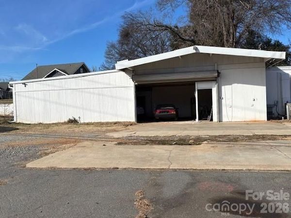 700 Tuckaseege Road, Mount Holly, NC 28120