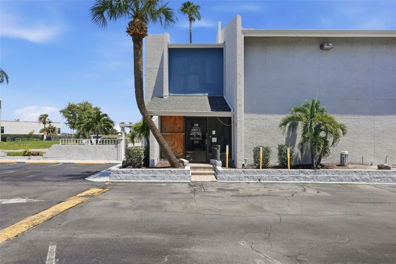 175 Medallion Boulevard, Unit F, Madeira Beach, FL 33708 Photo