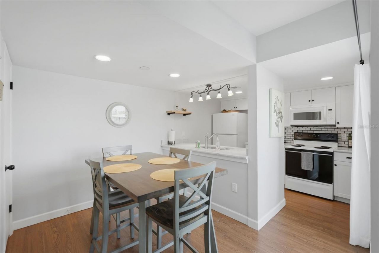 175 Medallion Boulevard, Unit F, Madeira Beach, FL 33708 Photo