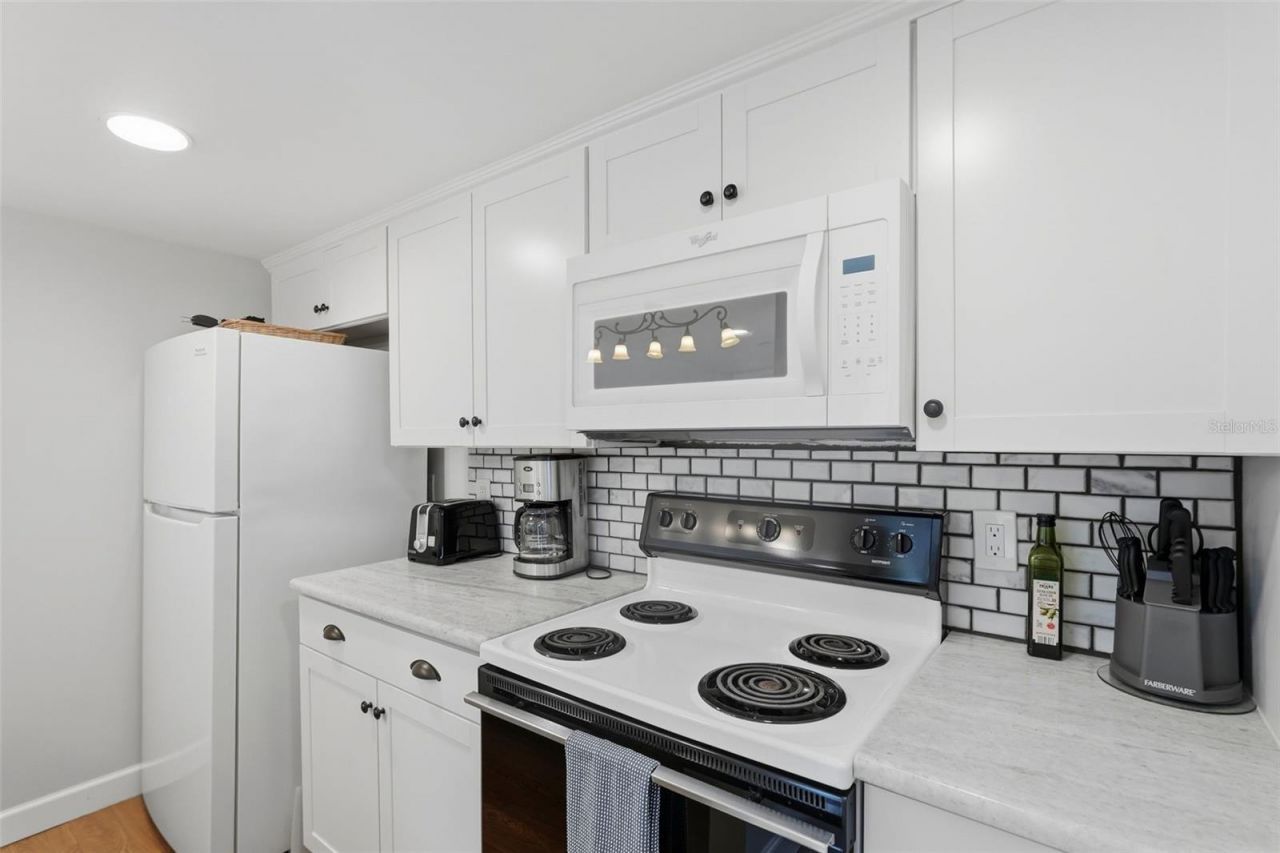 175 Medallion Boulevard, Unit F, Madeira Beach, FL 33708 Photo