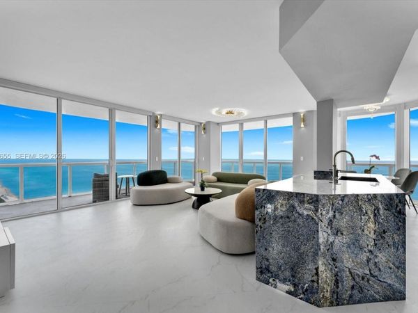 6365 Collins , Unit 3901, Miami Beach, FL 33141