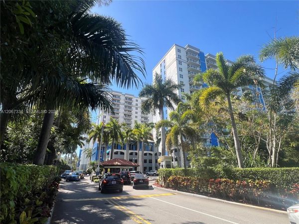 5077 NW 7th St, Unit PH11, Miami, FL 33126