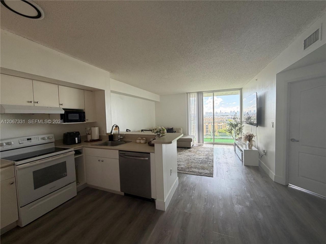 5077 NW 7th St, Unit PH11, Miami, FL 33126 Photo