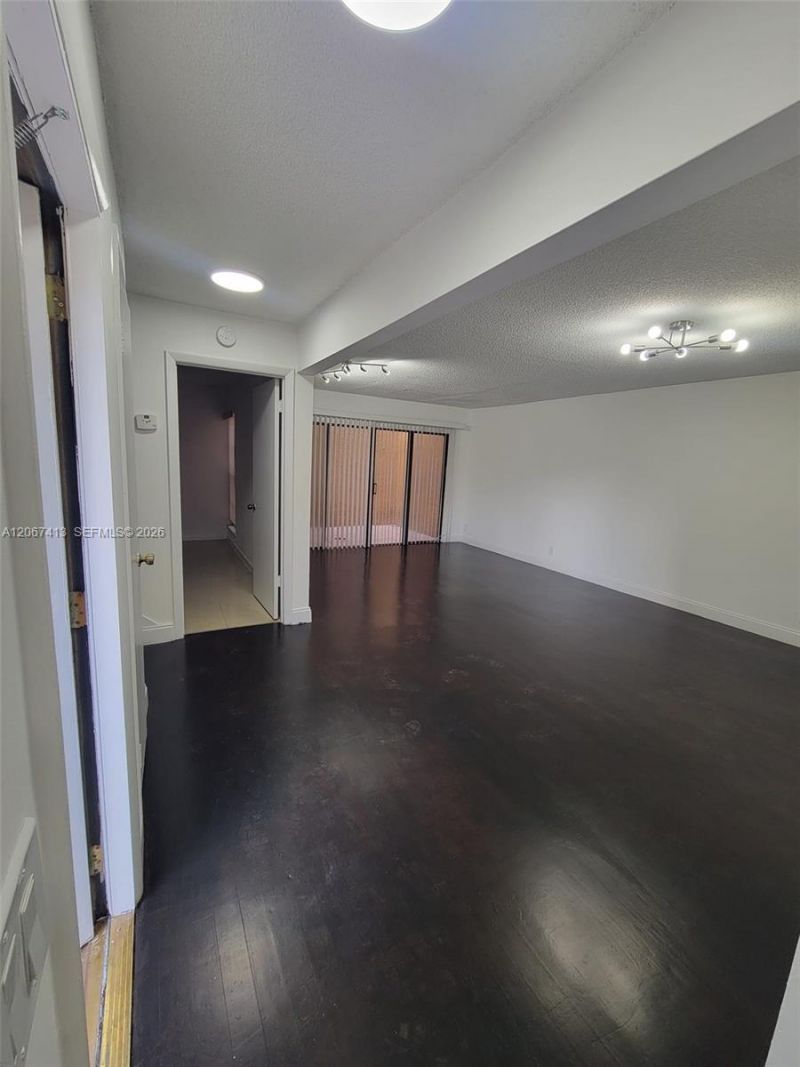 8075 NW 71st Ct, Unit 8075, Tamarac, FL 33321 Photo