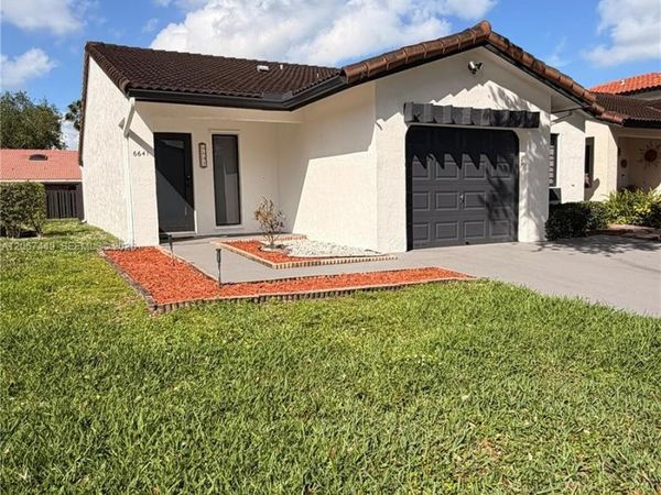 6641 NW 174th Ter, Hialeah, FL 33015