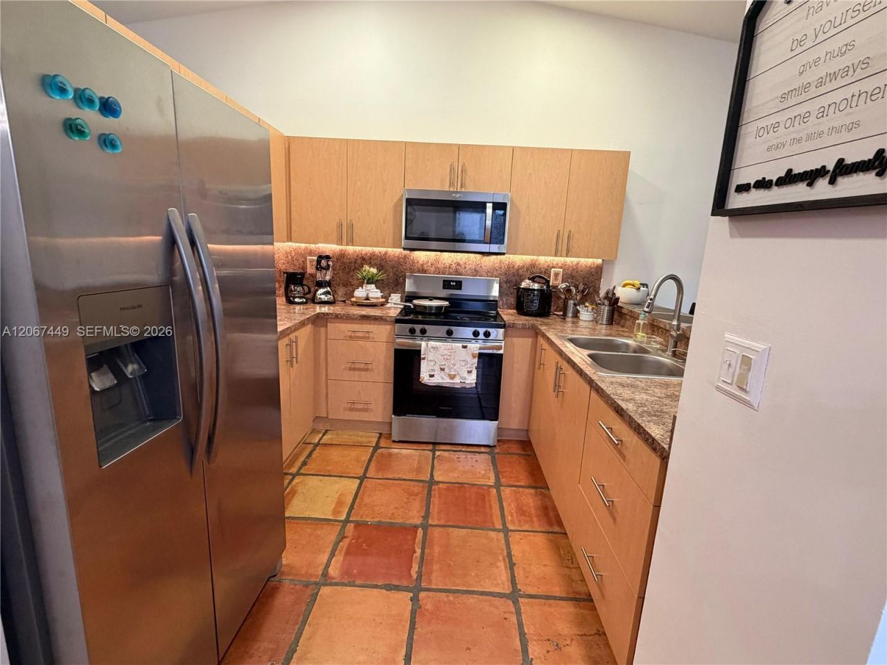 6641 NW 174th Ter, Hialeah, FL 33015 Photo
