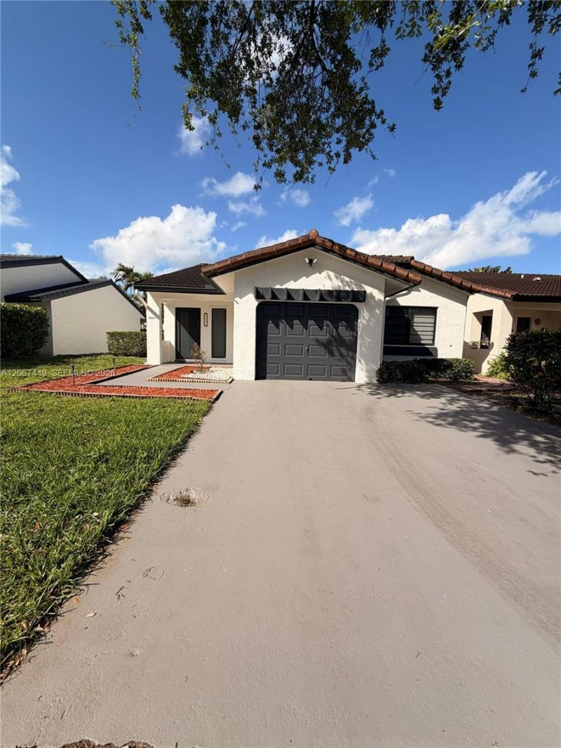 6641 NW 174th Ter, Hialeah, FL 33015 Photo
