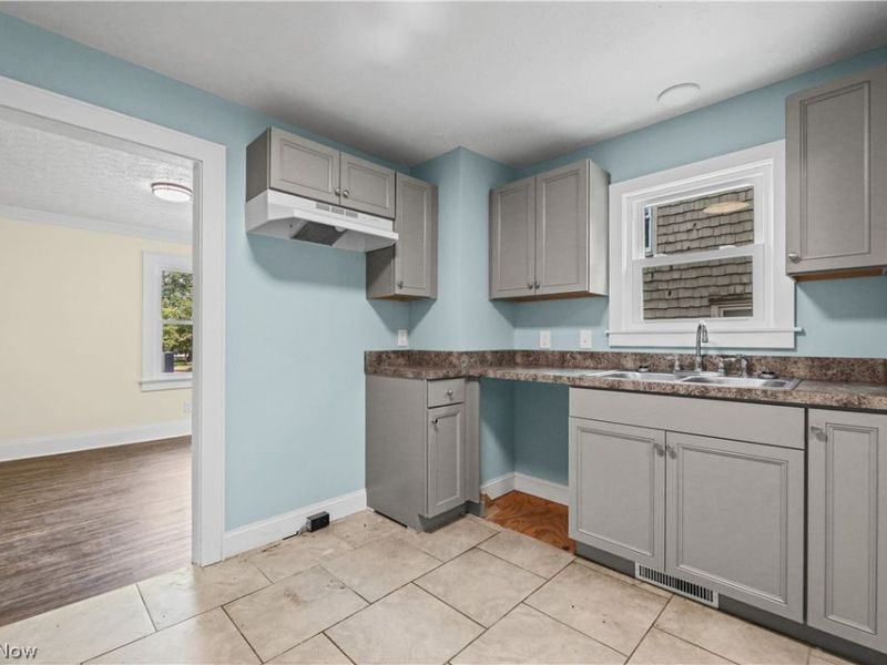 874 Wilmot Street, Akron, OH 44306 Photo 6