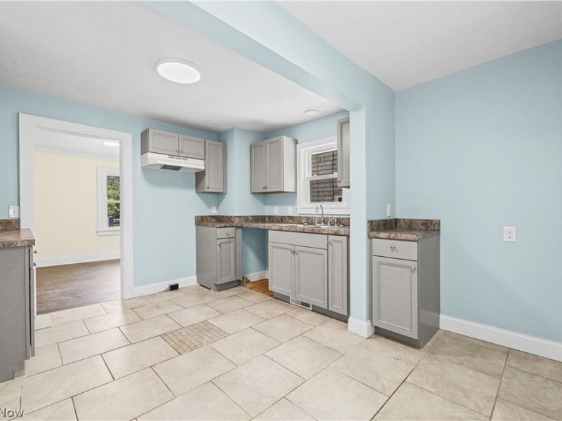 874 Wilmot Street, Akron, OH 44306 Photo 8