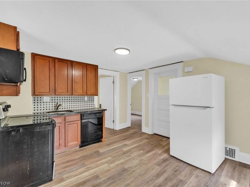 5810 Madison Avenue , Cleveland, OH 44102 Photo 7