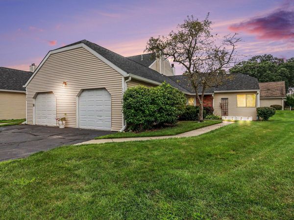 1100 Saratoga Lane, Chesterton, IN 46304
