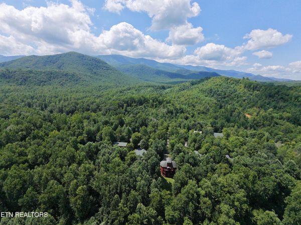 Hooper Hwy, Cosby, TN 37722