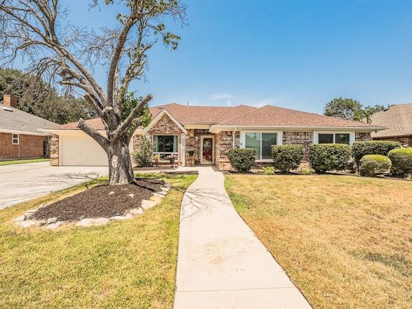 8429 Stephanie Drive, North Richland Hills, TX 76182