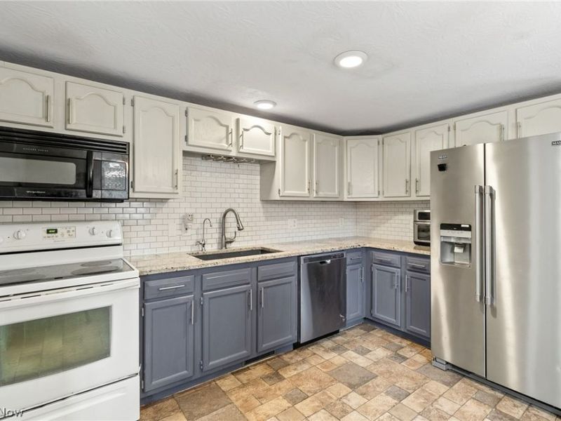 2607 Berry Road , Akron, OH 44320 Photo 7