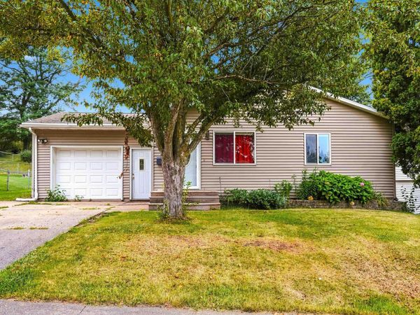 1745 Key Way Drive, Dubuque, IA 52002