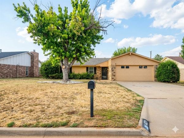 1421 Savannah Circle, Altus, OK 73521