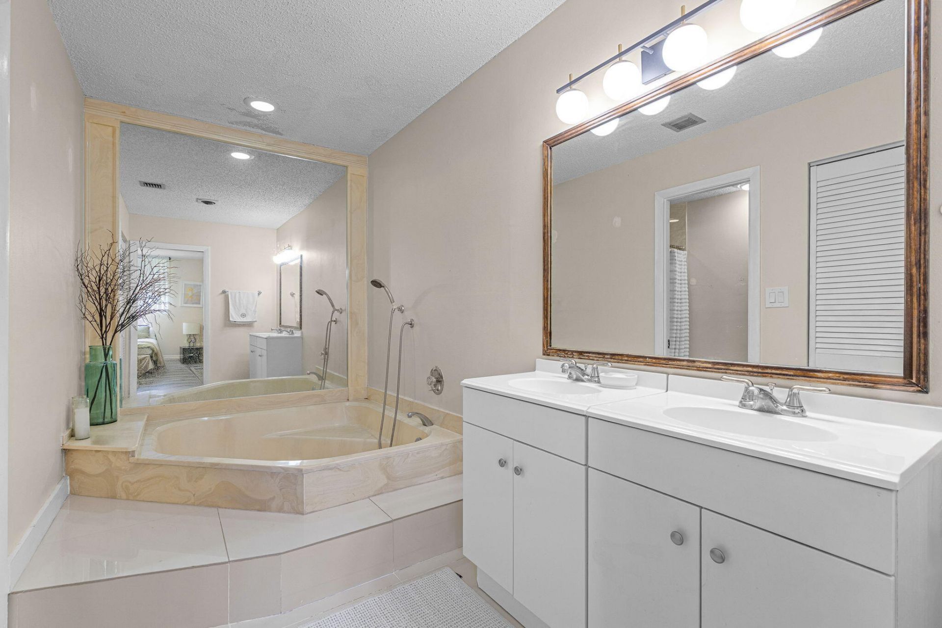 3728 Estepona Avenue, Unit 15-D-2, Doral, FL 33178 Photo