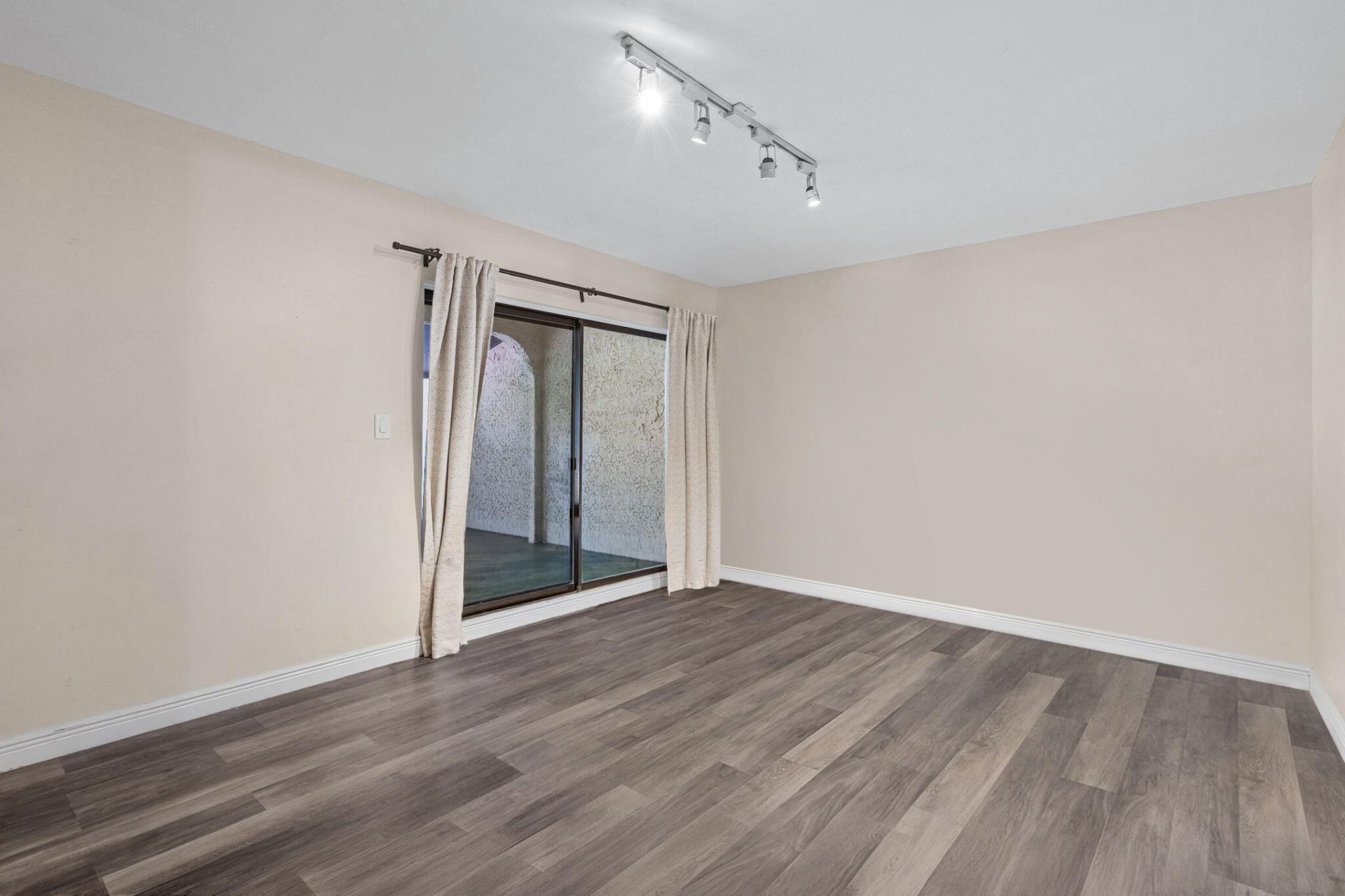 3728 Estepona Avenue, Unit 15-D-2, Doral, FL 33178 Photo