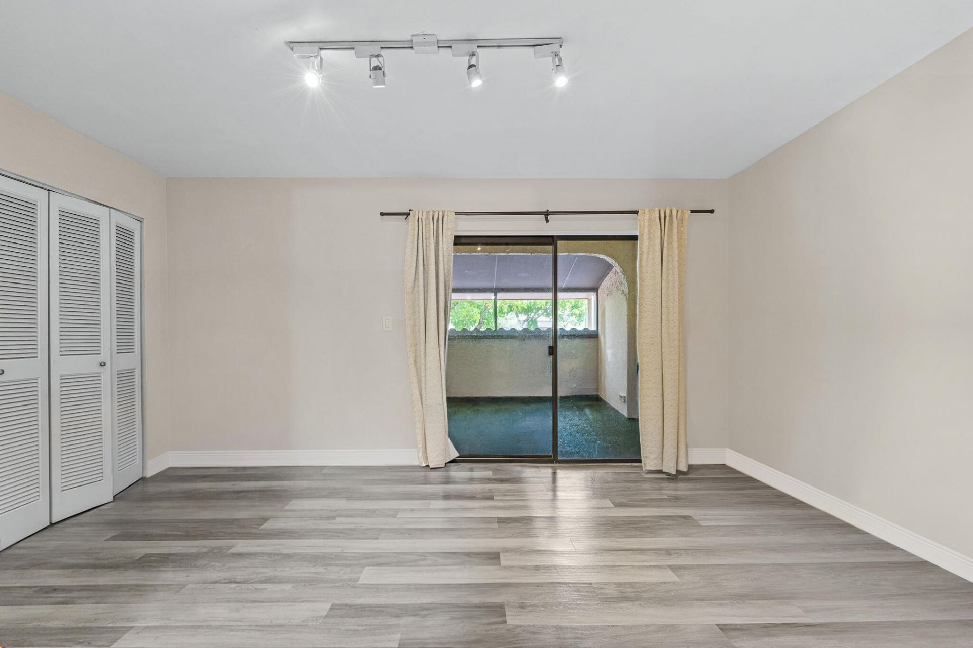 3728 Estepona Avenue, Unit 15-D-2, Doral, FL 33178 Photo