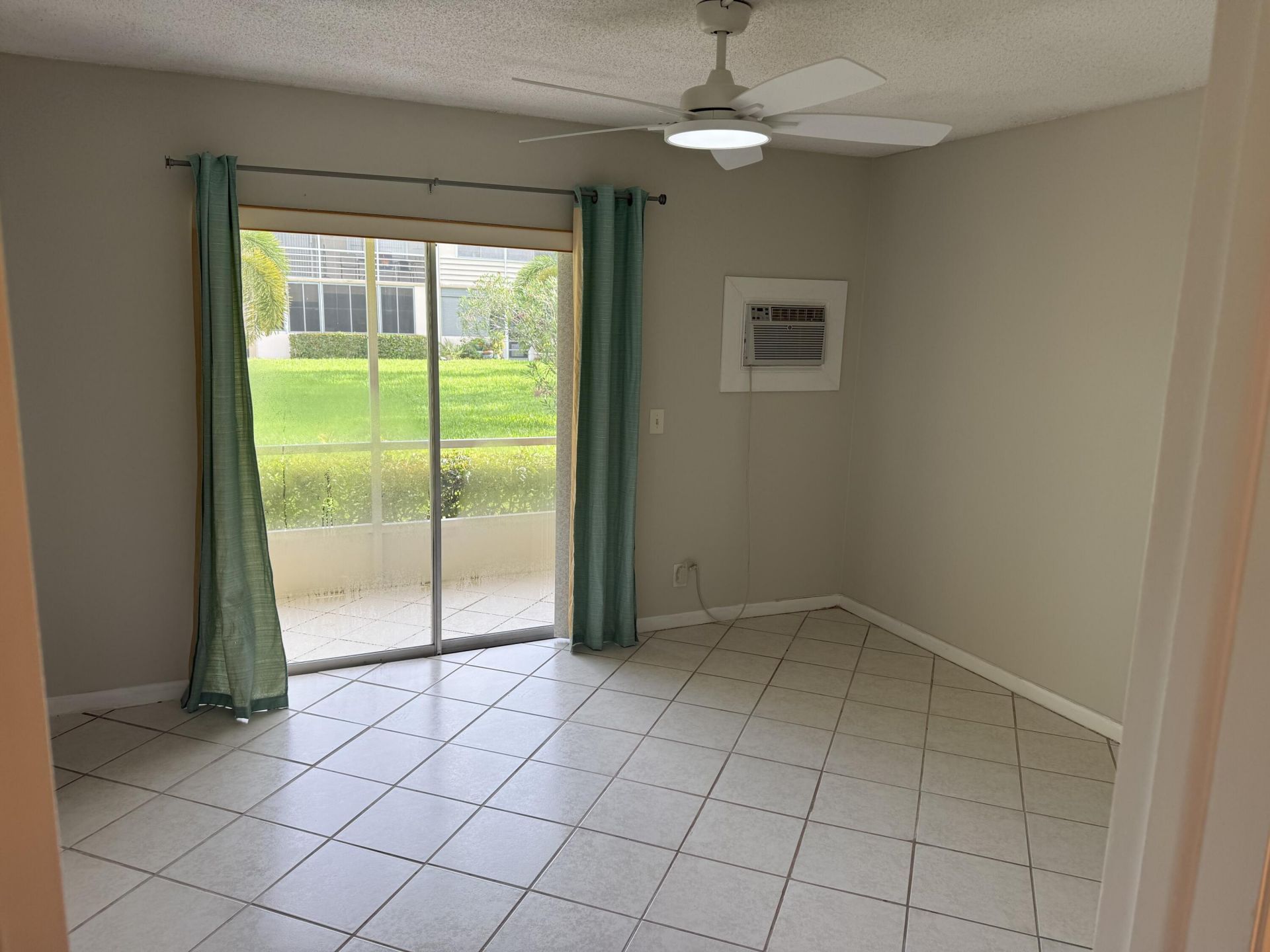 147 Cambridge G, West Palm Beach, FL 33417 Photo