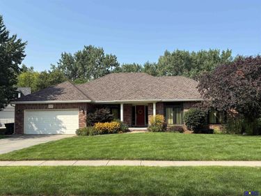 6715 Leesburg Court, Lincoln, NE 68516