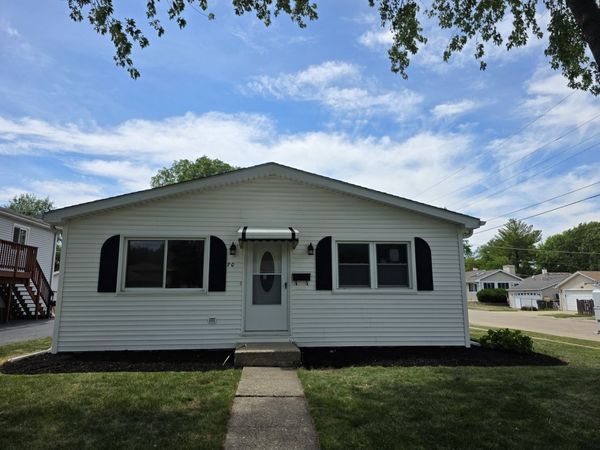 70 N Idlewild Avenue , Mundelein, IL 60060