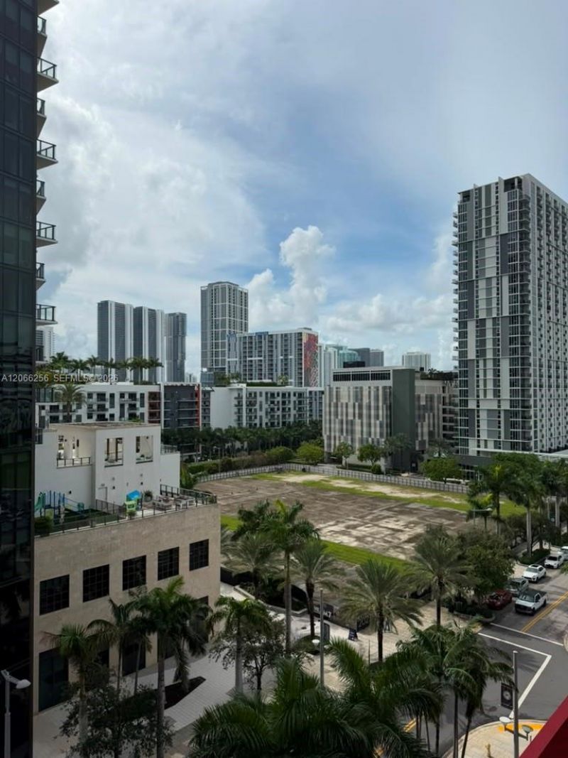 90 NE 32nd St , Unit 807, Miami, FL 33145 Photo