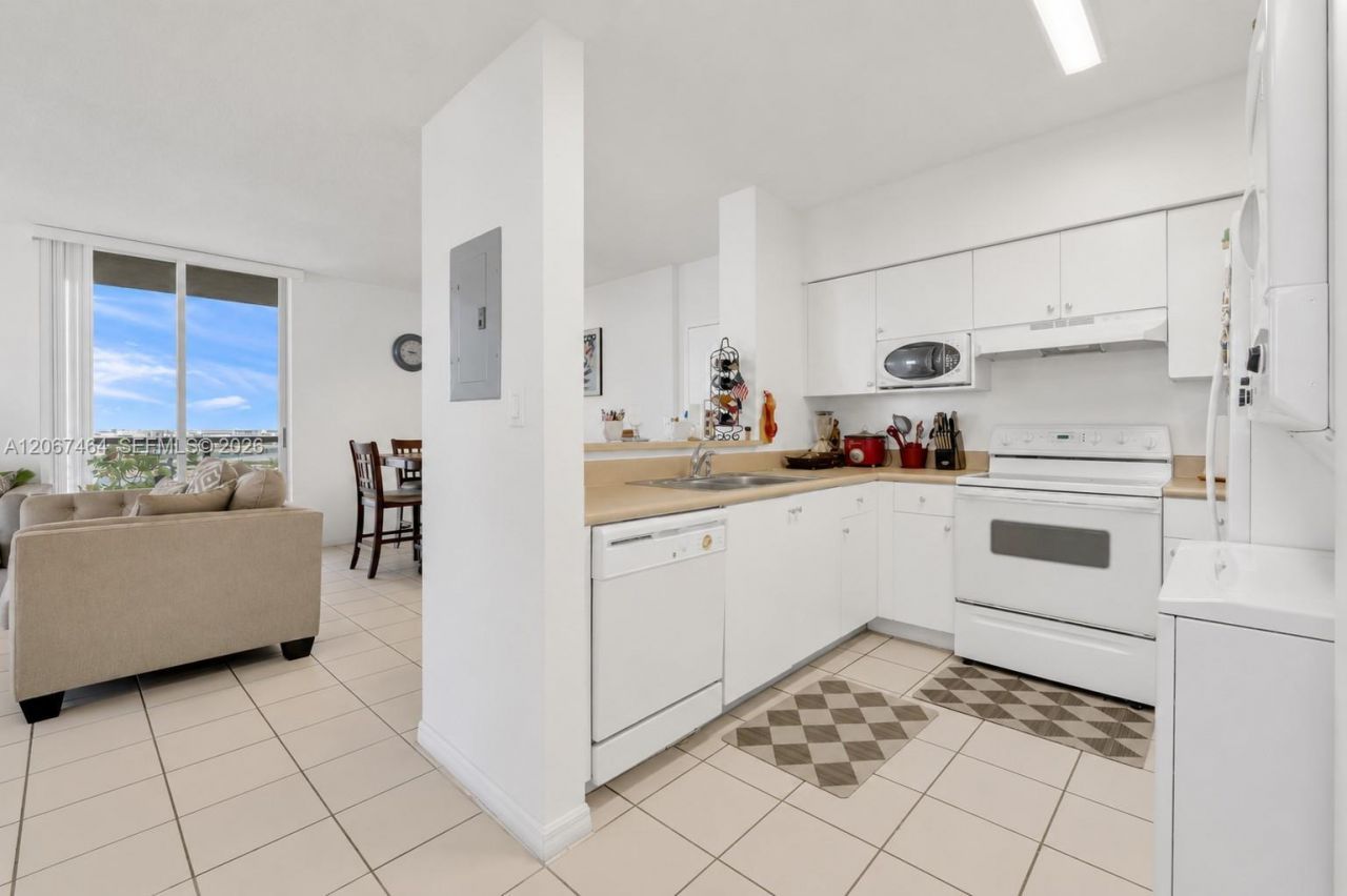 5091 NW 7th St, Unit PH-02, Miami, FL 33126 Photo