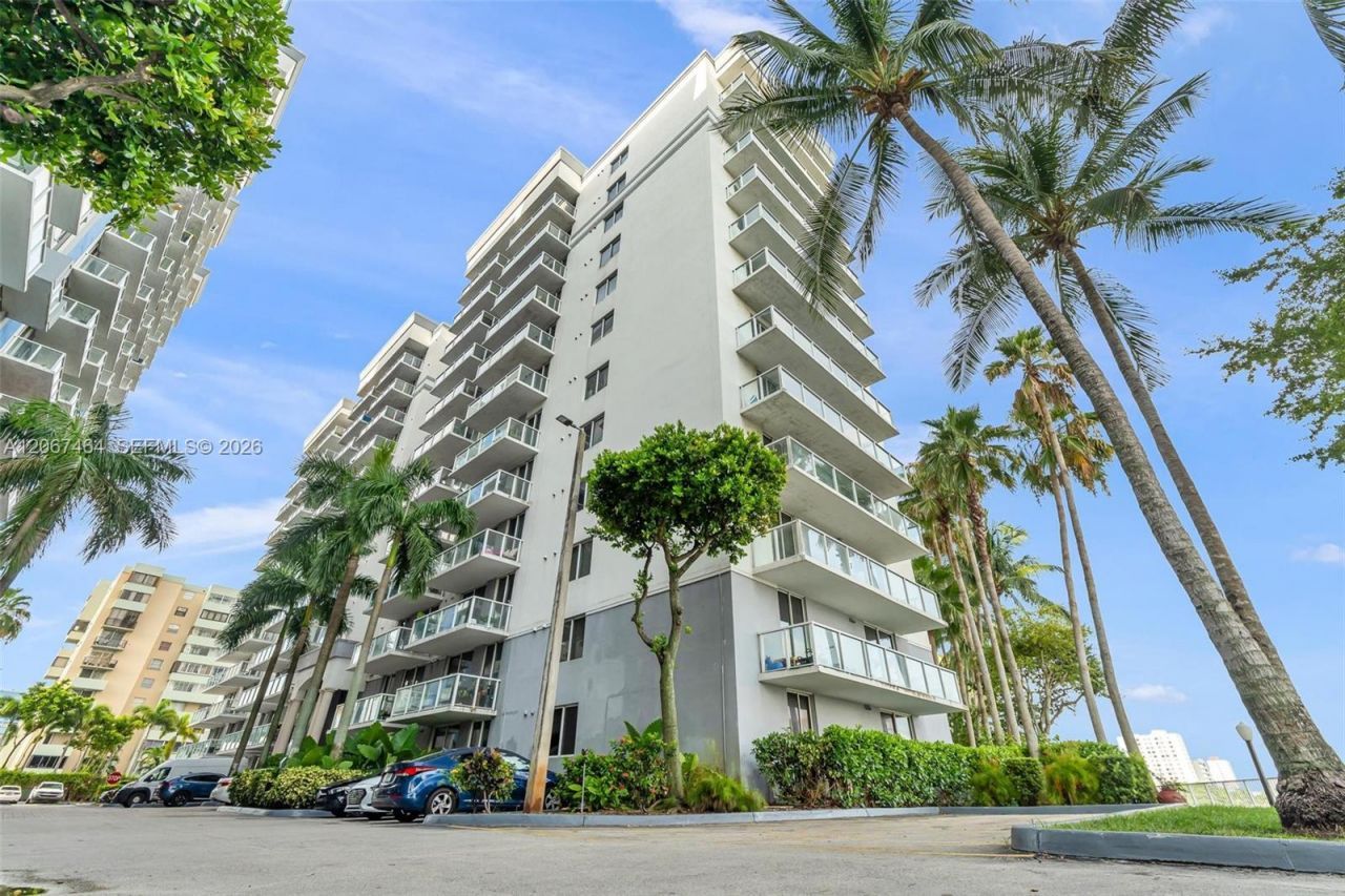 5091 NW 7th St, Unit PH-02, Miami, FL 33126 Photo