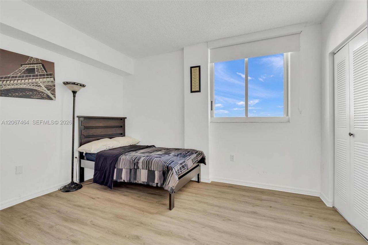 5091 NW 7th St, Unit PH-02, Miami, FL 33126 Photo