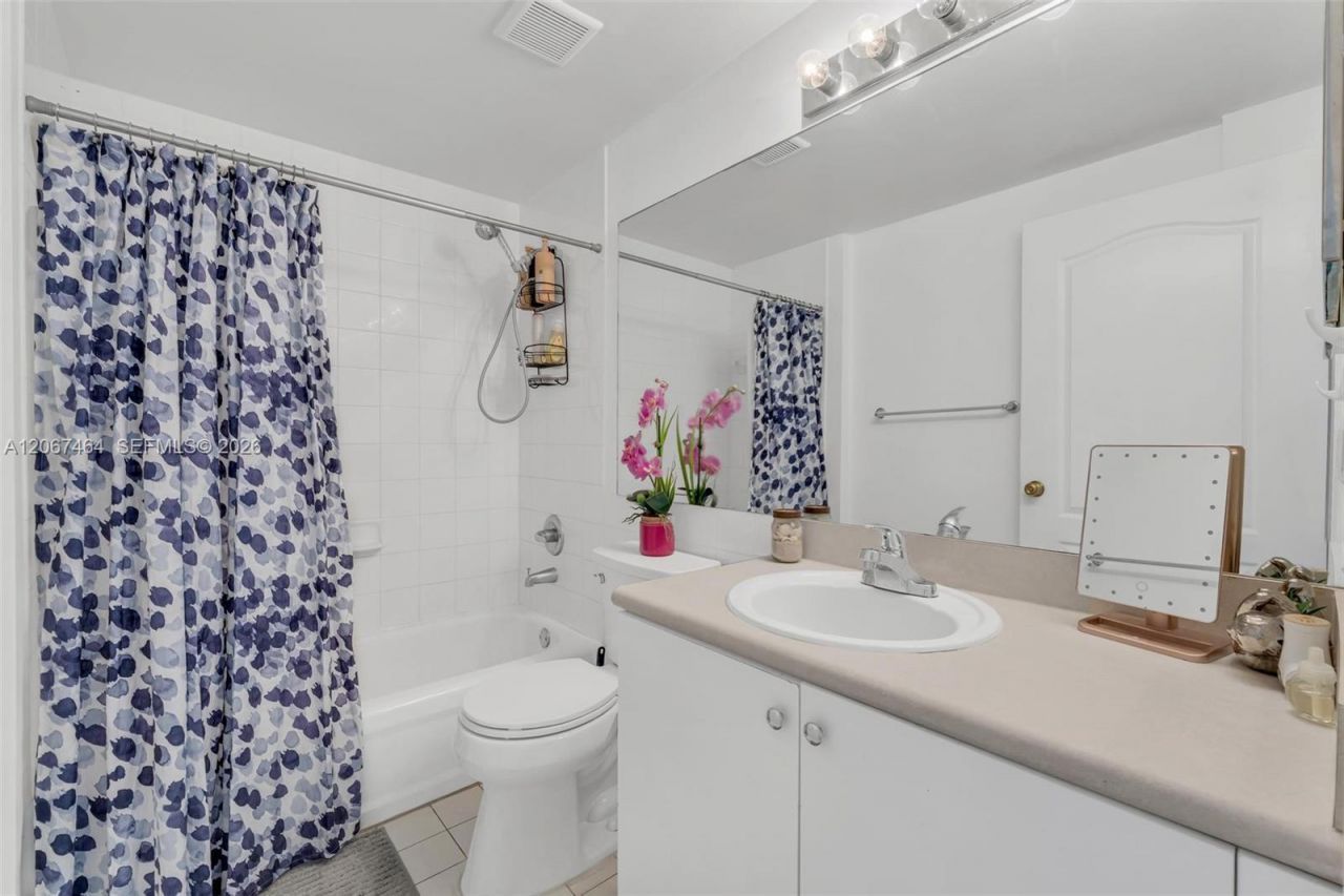 5091 NW 7th St, Unit PH-02, Miami, FL 33126 Photo