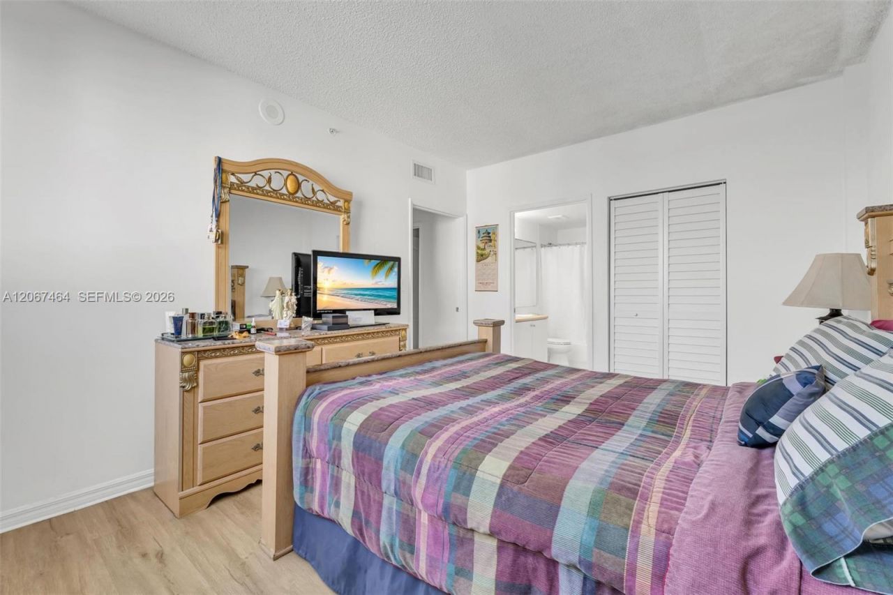5091 NW 7th St, Unit PH-02, Miami, FL 33126 Photo