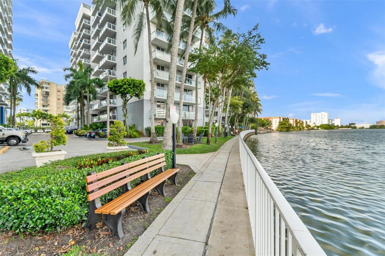 5091 NW 7th St, Unit PH-02, Miami, FL 33126 Photo