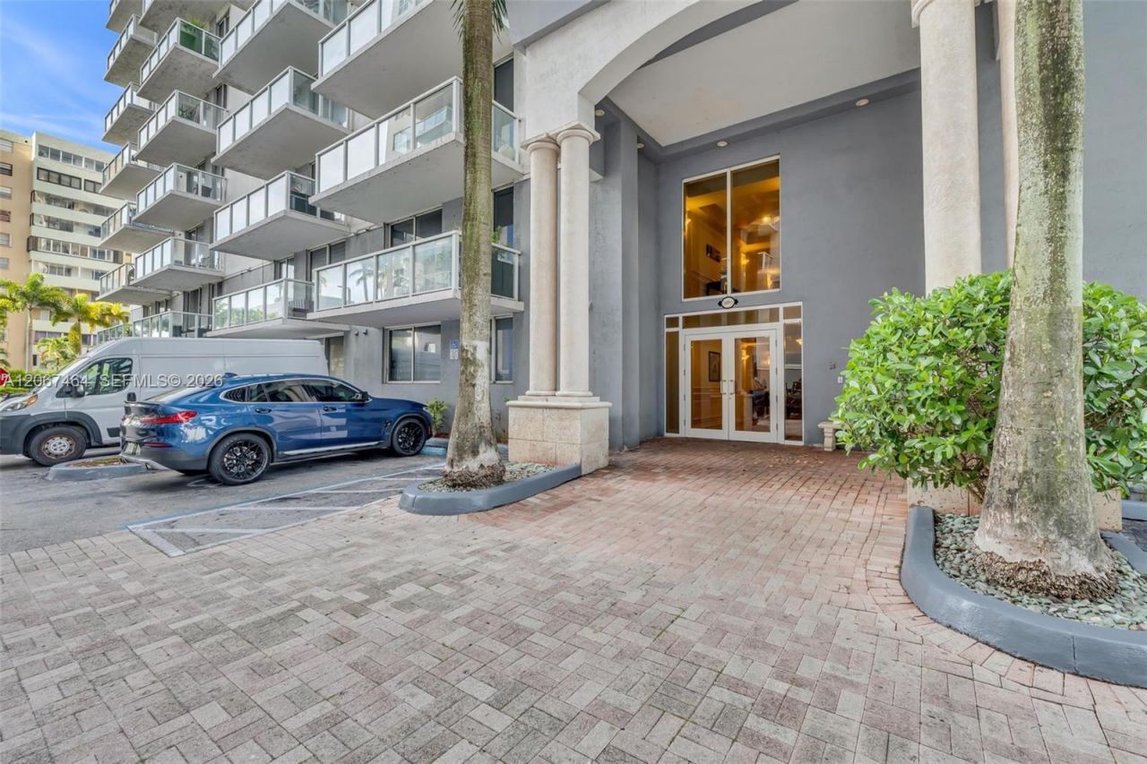5091 NW 7th St, Unit PH-02, Miami, FL 33126 Photo