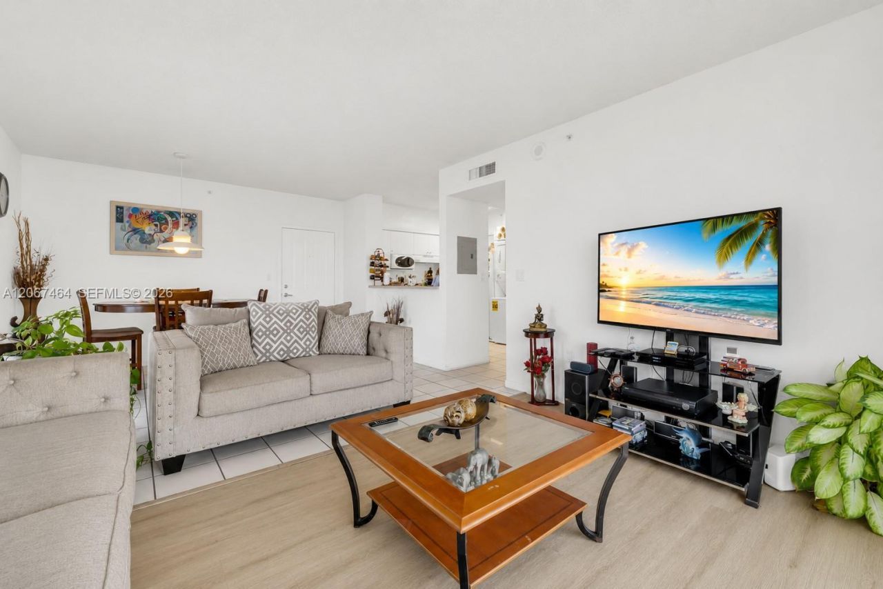 5091 NW 7th St, Unit PH-02, Miami, FL 33126 Photo