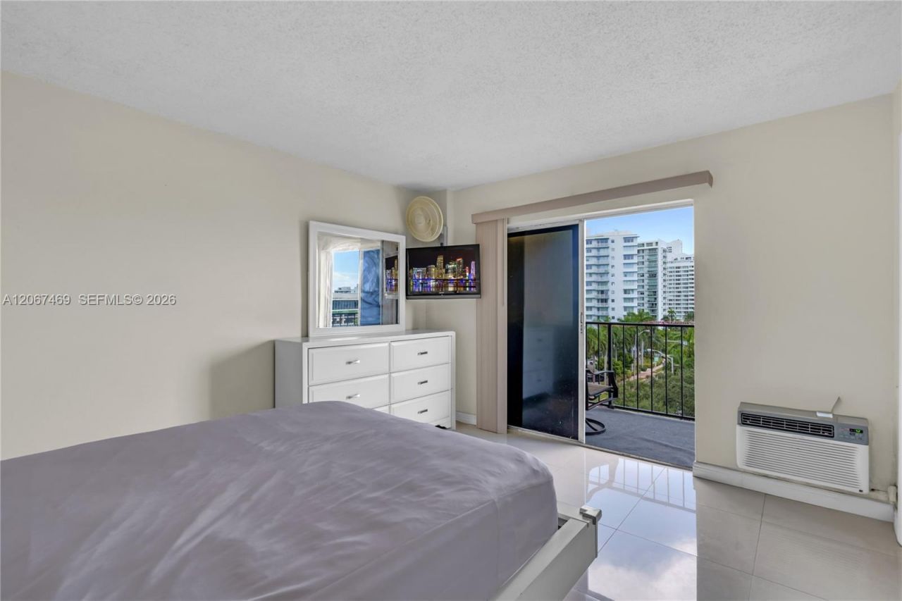 899 West Ave , Unit 7H, Miami Beach, FL 33139 Photo