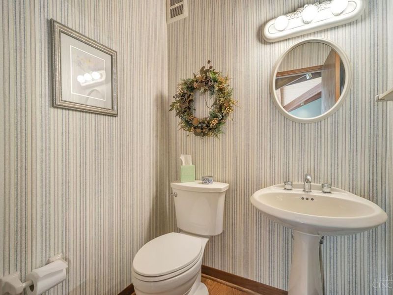 5209 Oakhill Lane, Green Township, OH 45247 Photo 27