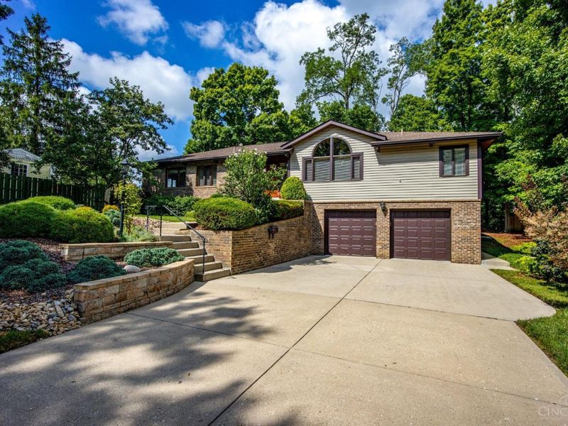5209 Oakhill Lane, Green Township, OH 45247 Photo 3