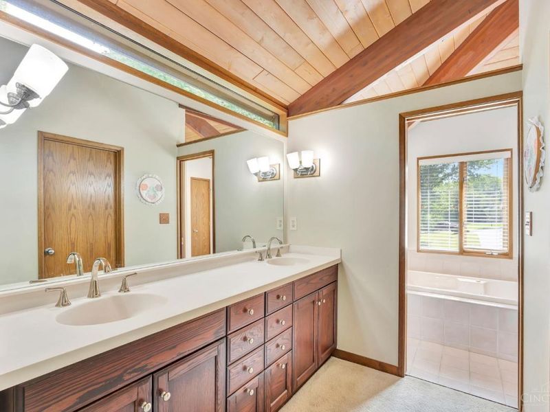 5209 Oakhill Lane, Green Township, OH 45247 Photo 33