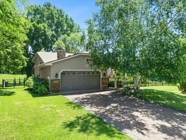 11825 44th Avenue N, Plymouth, MN 55442