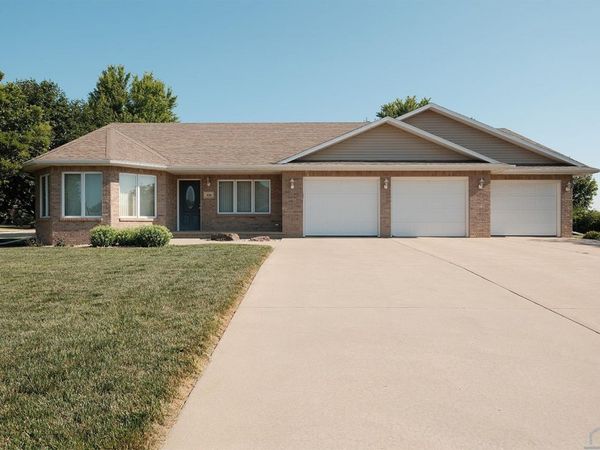 426 14th Street SE, Sioux Center, IA 51250