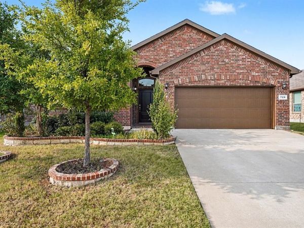 729 Rebecca Lane, Saginaw, TX 76131