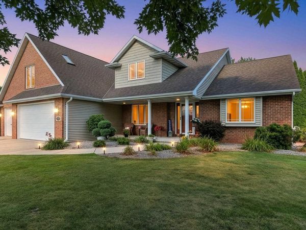 3110 SEAFARER WAY, Suamico, WI 54173