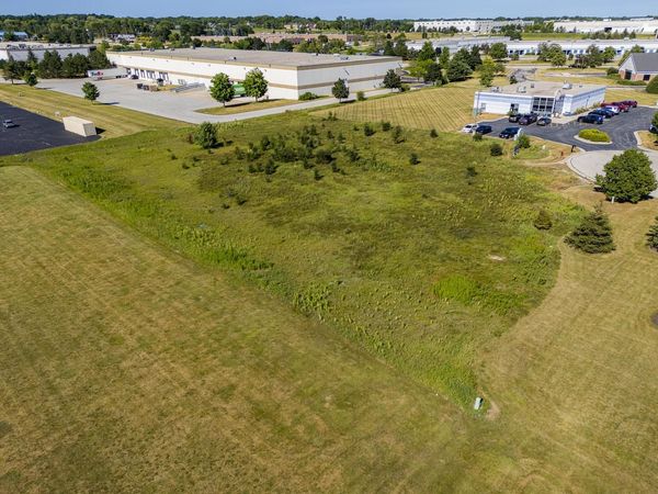 9707 S AIRWAYS COURT, Muskego, WI 53150