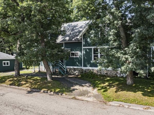 603 W FULTON STREET, Waupaca, WI 54981